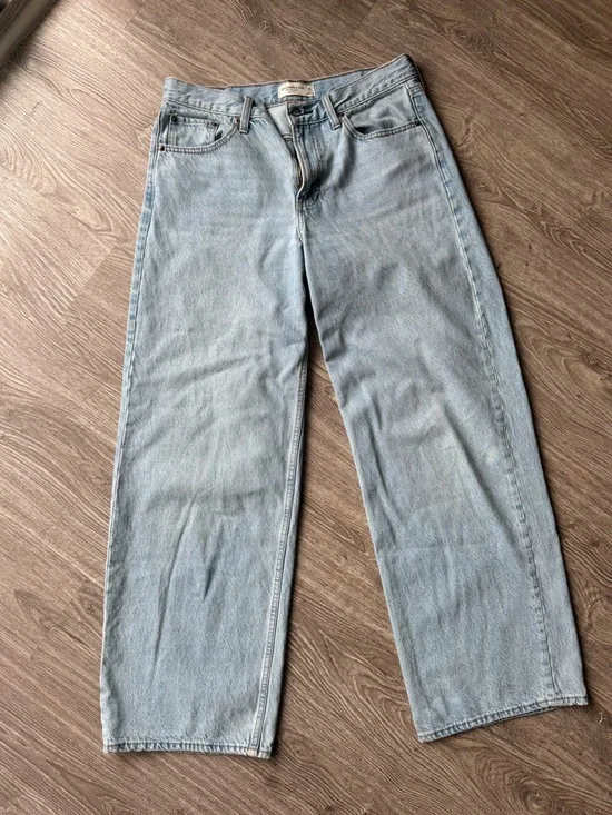 Abercrombie Low Rise Ultra Loose Jeans - Picture 6 of 8